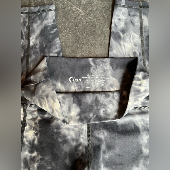 ZYIA Storm Hendrix soft n snug sz 2 legging - Picture 2 of 3